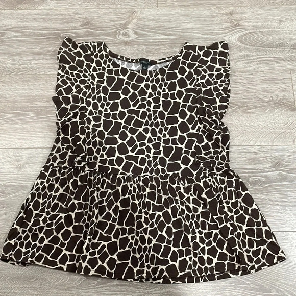 NWT Ann Taylor Factory Giraffe Animal Print Ruffled Cap Sleeve Peplum Top M - Picture 10 of 14